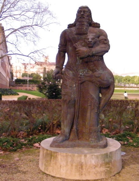 Gilgamesh Statue | This statue of Gilgamesh depicts him in his warrior’s outfit, holding a lion cub under one arm.