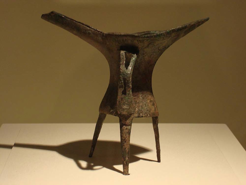 Bronze ritual vessel for heating and drinking wine found at Erlitou