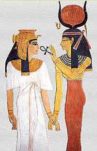 Hathor gives an ankh to Nefertari.