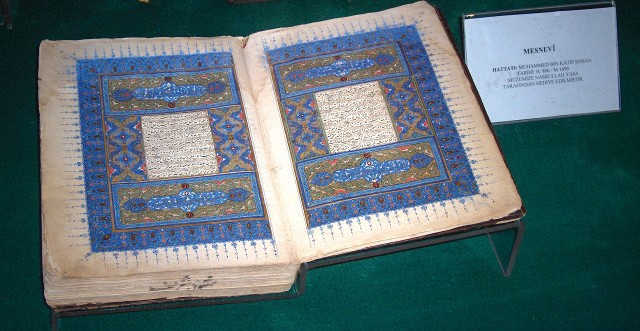 A picture containing text, indoor Description automatically generated