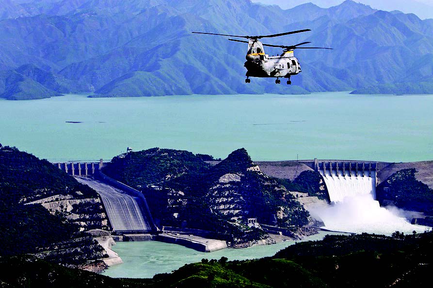A helicopter flying over a lake Description automatically generated with low confidence
