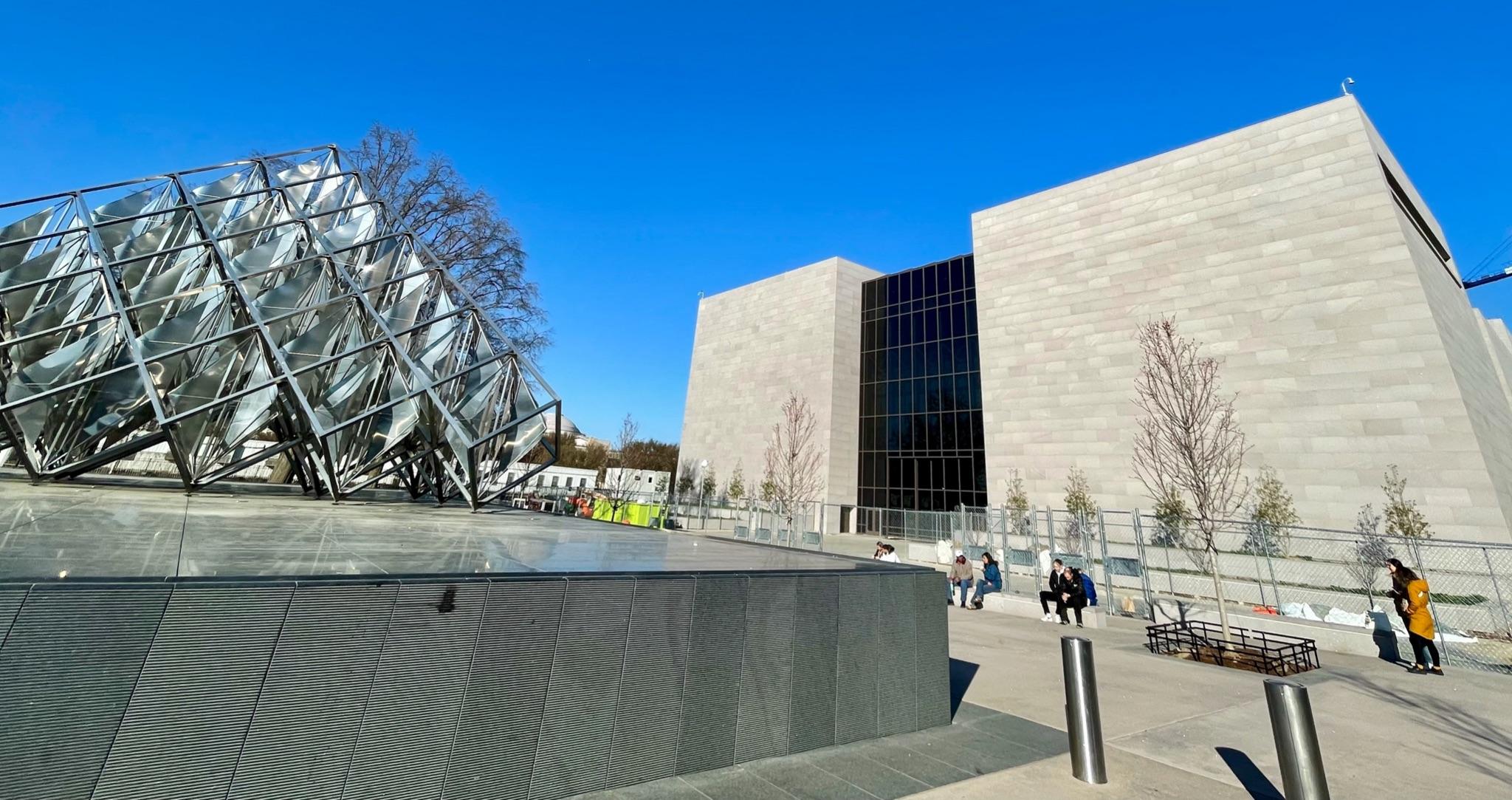 A picture containing sky, outdoor, building, architecture

Description automatically generated