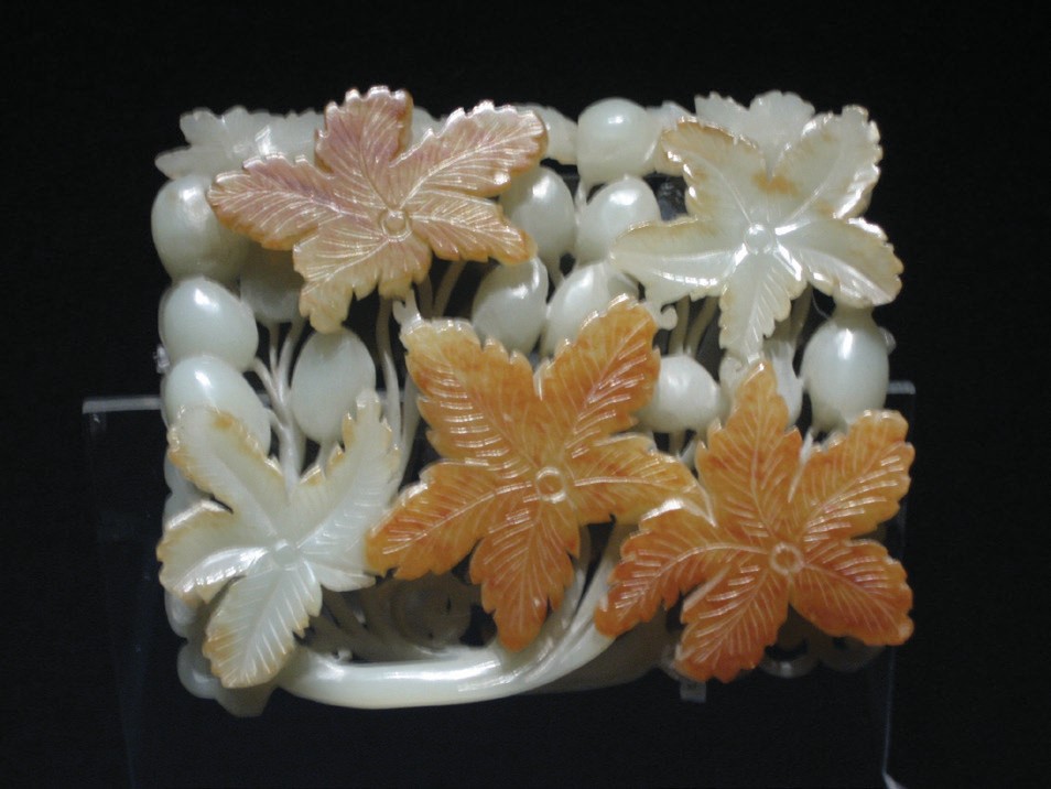 Jade ornament of flowers with grape design 